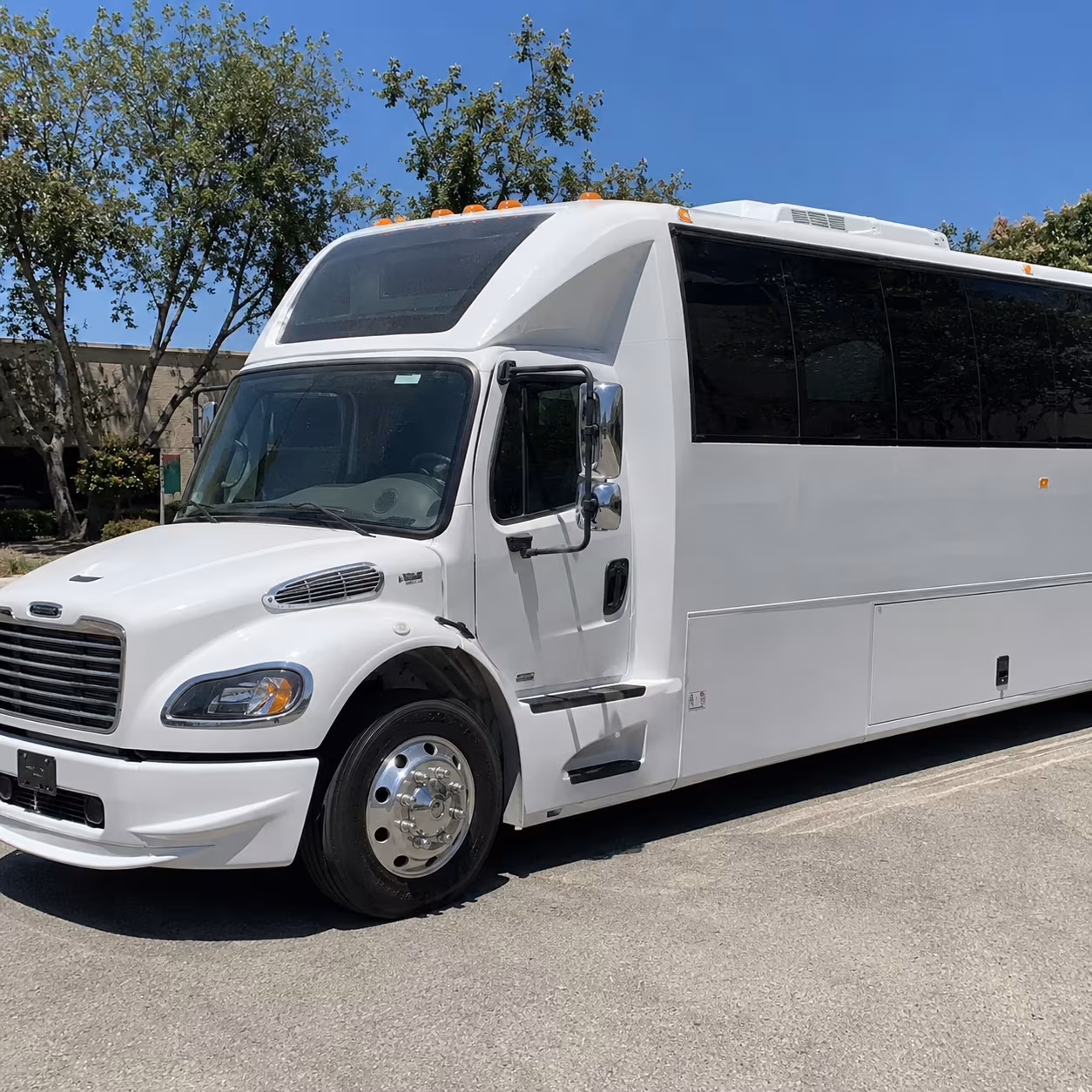 bus rentals for richmond area zoo and outdoor education trips