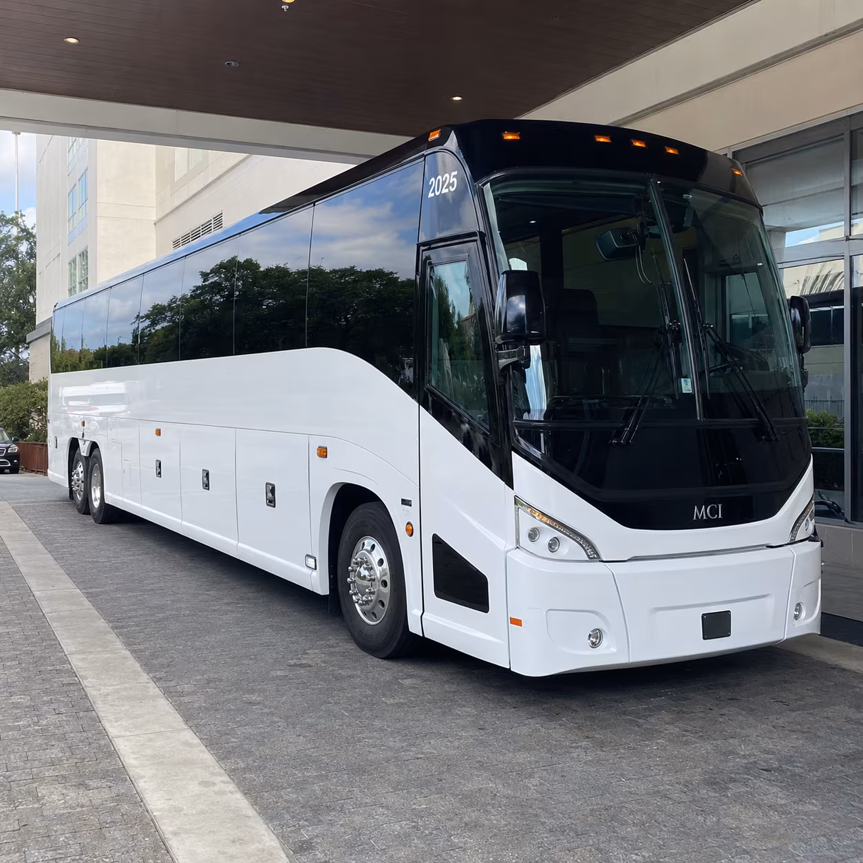 richmond 54 passenger charter bus